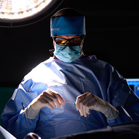 heart and vascular doctor preparing for surgery