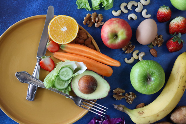 healthy food choices mimicking a clock for intermittent fasting